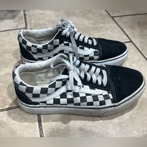 CHECKER VANS